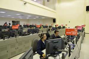 Los operadores reciben a diario las llamadas en las que se reporta una urgencia. Foto: Roberto Chavez