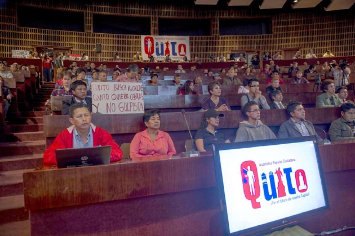 Los asistentes a la Primera Asamblea Popular Ciudadana expusieron los problemas de la ciudad con la finalidad de buscar soluciones. Foto: Fernando Sandoval / El Tel&eacute;grafo