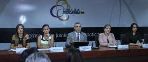 Autoridades durante la reuni&oacute;n de Mesa de Justicia, en Quito.