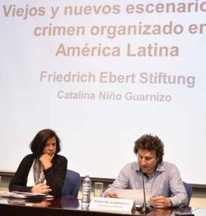 M&oacute;nica Serrano y Mart&iacute;n Scarpacci participaron como expositores. Foto: Miguel Jom&eacute;nez | El Tel&eacute;grafo