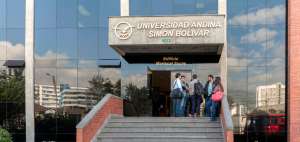En medio de la pol&eacute;mica por las diferencias en sueldos y aportes al IESS, C&eacute;sar Monta&ntilde;o asumi&oacute; simb&oacute;licamente el rectorado de la Universidad Andina.