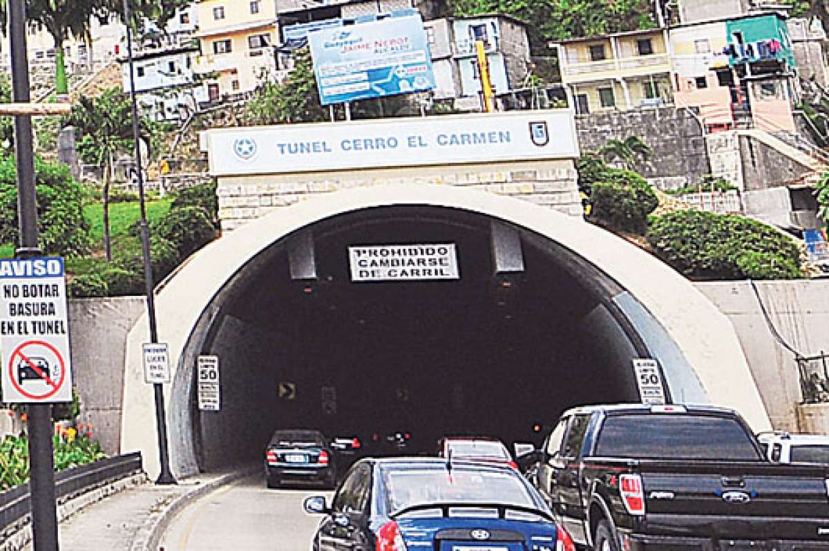 Cierre de t&uacute;neles por limpieza vial