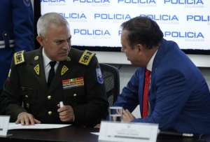 Fausto Salinas y Juan Zapata no están de acuerdo con reintegrar elementos que hayan sido procesados