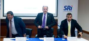 En rueda de prensa, de izquierda a derecha, C&eacute;sar Navas, Carlos Baca y Leonardo Orlando.
