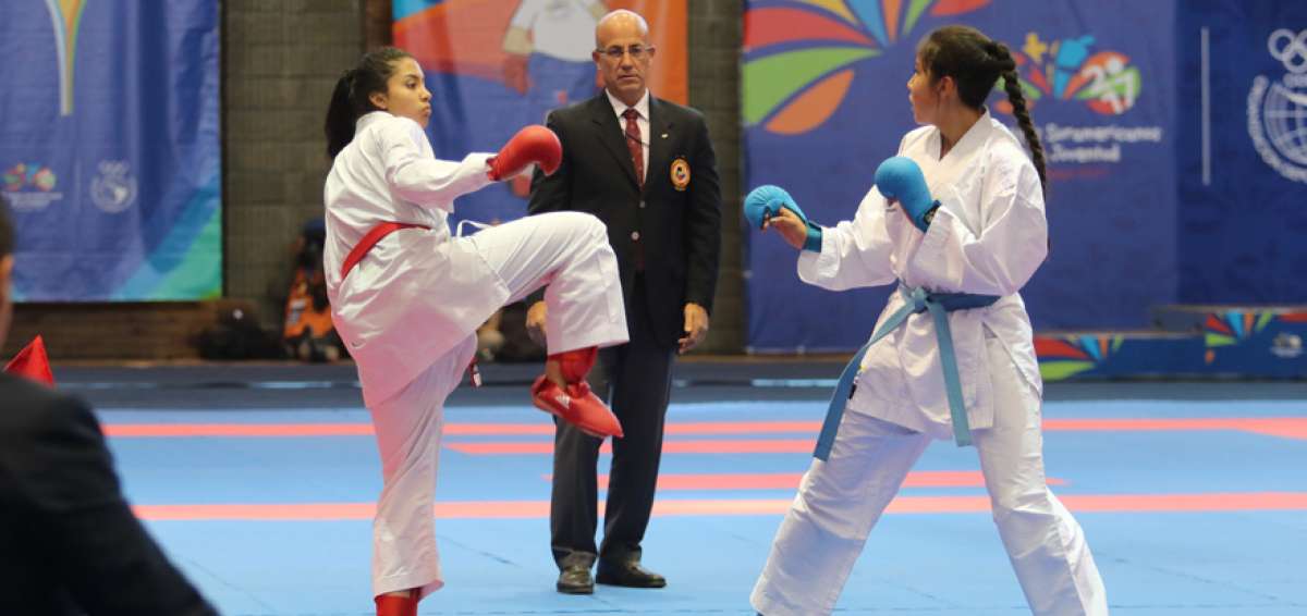 Melanie Loor (rojo) gan&oacute; la medalla de plata en la disciplina de karate, en la categor&iacute;a de los +59 kilogramos.