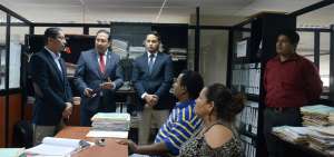 Los padres de la occisa estuvieron ayer en el despacho del fiscal C&eacute;sar Pe&ntilde;a, acompa&ntilde;ados por su abogado defensor Hern&aacute;n Ulloa Ord&oacute;&ntilde;ez.