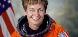 Peggy Whitson ahora es la mujer con m&aacute;s caminatas en el espacio