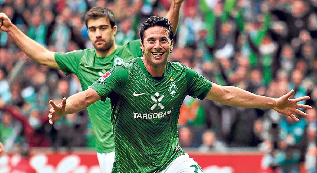 La novedad de la convocatoria del DT argentino Ricardo Gareca es  la inclusi&oacute;n del veterano Pizarro, de 36 a&ntilde;os, que milita en el Werder Bremen de Alemania. Foto: AFP