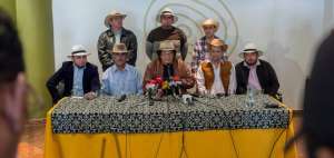 Los miembros del Consejo Nacional del Pueblo Montuvio ofrecieron una rueda de prensa en Quito.