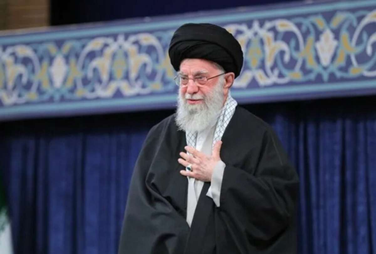 Canciller iran&iacute;: Jamene&iacute; &ldquo;sigue vivo, hasta donde yo s&eacute;&rdquo;