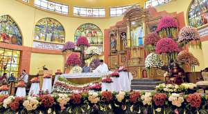 La bas&iacute;lica es uno de los escenarios religiosos m&aacute;s visitados durante este y el pr&oacute;ximo mes, en el centro del cant&oacute;n Patate en la provincia de Tungurahua. Foto: Roberto Ch&aacute;vez/ El Tel&eacute;grafo