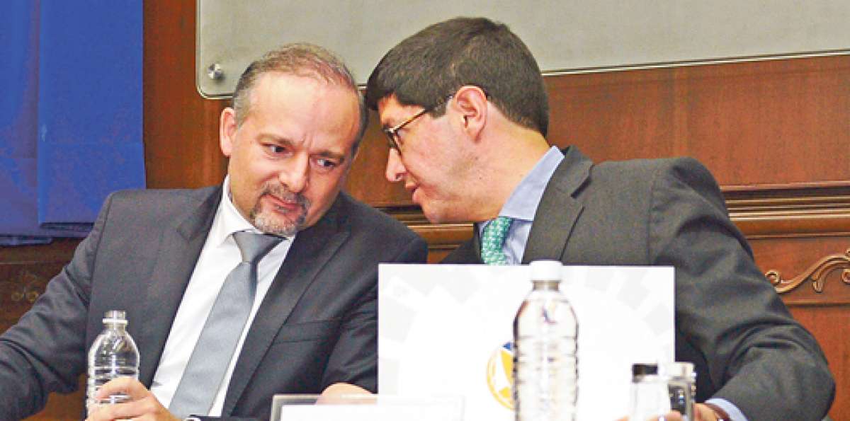 Diego Aulestia (der) anunci&oacute; la medida ayer. Existieron reuniones constantes para definir este tema. Foto: Santiago Aguirre.