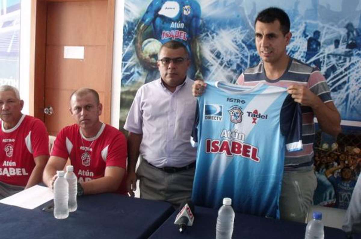 El argentino viene de jugar con el Quer&eacute;taro de la liga mexicana. Foto: @MantaFutbolClub