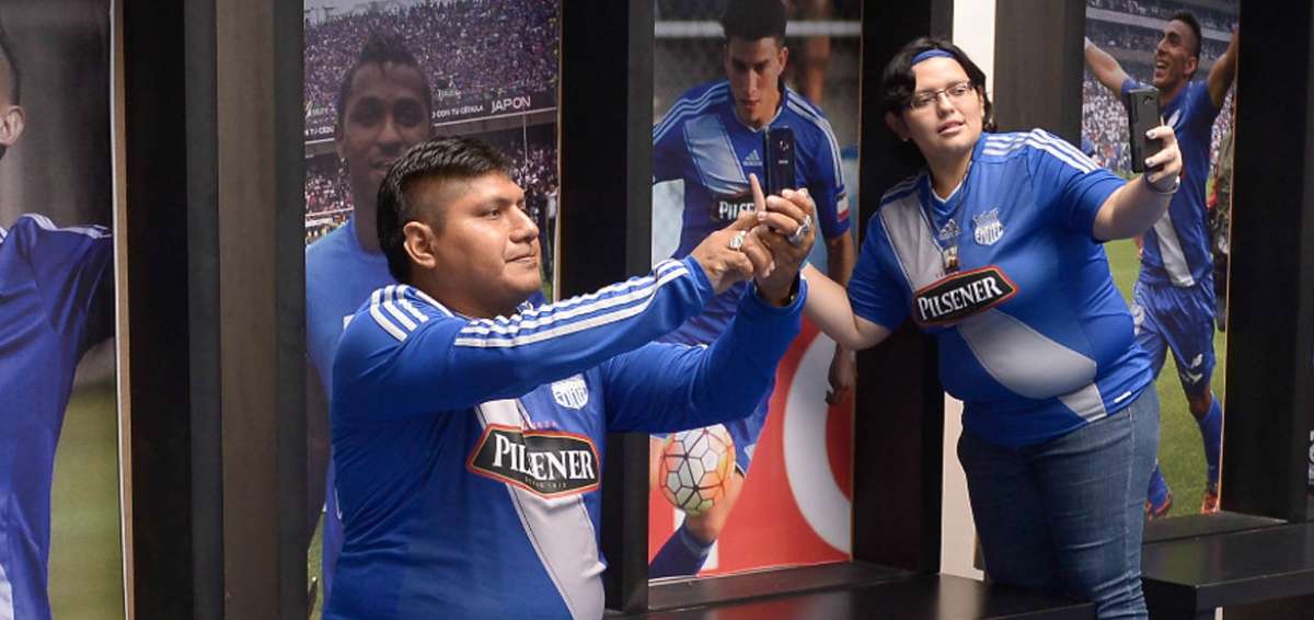 Trofeos del Tricampe&oacute;n son exhibidos en la Feria 'Siempre Azul'