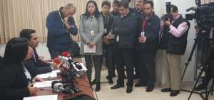 La asamble&iacute;sta Karina Arteaga durante una rueda de prensa.