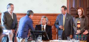 Las delegaciones del Gobierno colombiano y el ELN se reunieron con el presidente Len&iacute;n Moreno.