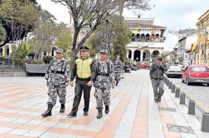 Polic&iacute;as se capacitan en Gir&oacute;n sobre el trabajo comunitario