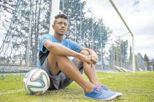Fabiano Tello se entrena desde esta temporada con el equipo sub-18 del Independiente del Valle. Siempre lo ascendieron de categor&iacute;a a pesar de su edad. Foto: Andr&eacute;s Darquea.