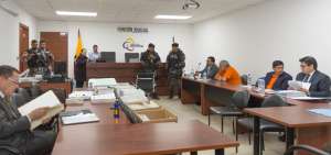 Bajo medidas de seguridad los procesados asisten a la audiencia en el Complejo Judicial del Norte, en Quito.