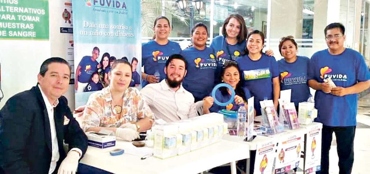 Para adquirir fondos, FuVida pone a la venta un block de notas. Dentro de la instituci&oacute;n se adquiere medicamentos a menor costo.
