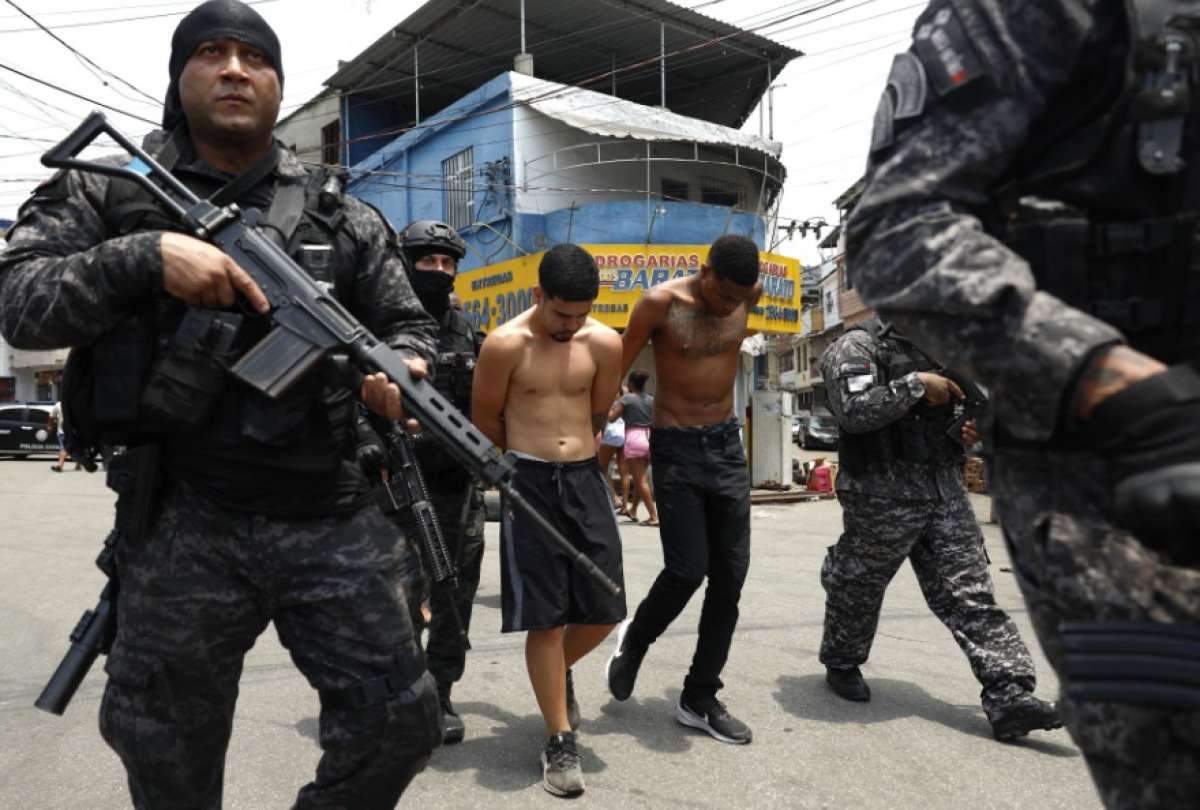 Los narcos ubicaron barreras para contener el avance policial en la favela.