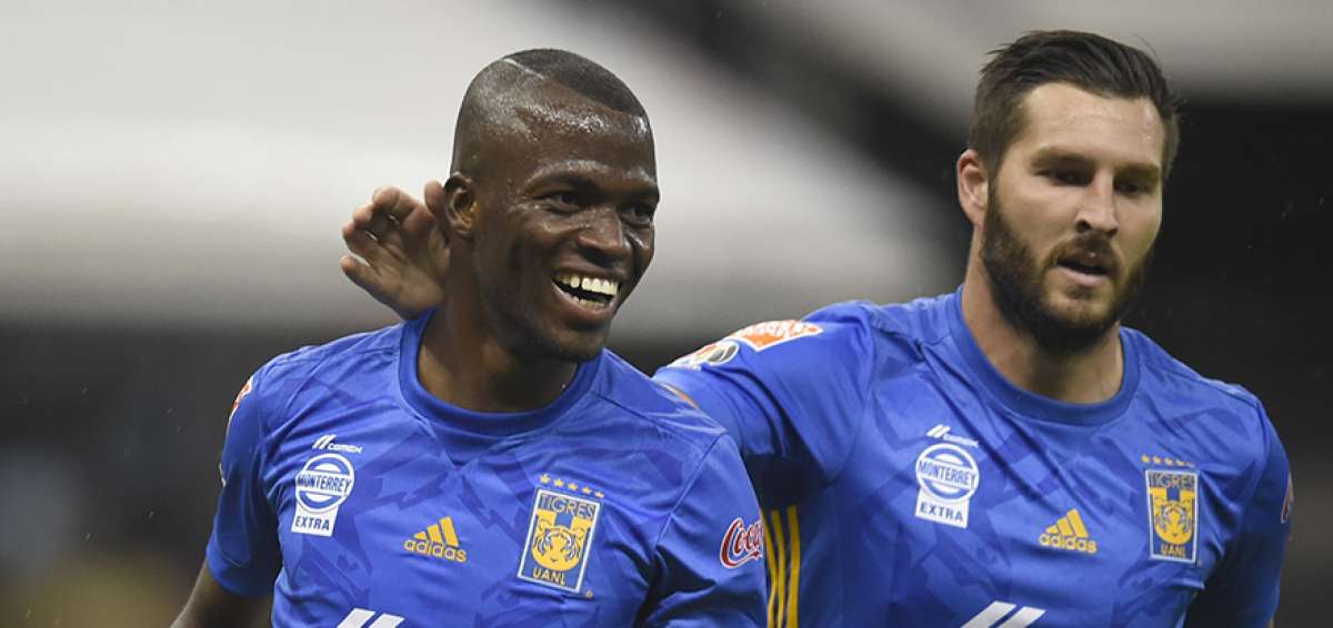 &Eacute;nner Valencia (izq.) contabiliza cinco dianas en la liga mexicana con Tigres, luego de su paso por el balompi&eacute; ingl&eacute;s con el West Ham y el Everton.