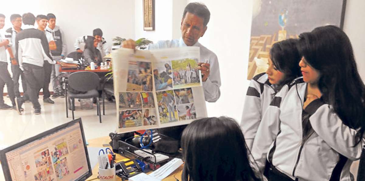 Estudiantes acuden a las oficinas regionales de diario El Tel&eacute;grafo para recibir los talleres de periodismo. Fernando Machado / El Tel&eacute;grafo