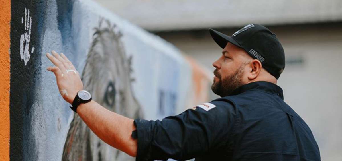 En la capital, en el sector de Conocoto, hay un mural dedicado a Arthur que fue visitado por Mikael Lindnord, quien dej&oacute; su huella con pintura. En &eacute;l se lee la leyenda: &ldquo;Hazlos parte de tu vida. No los abandones&rdquo;.