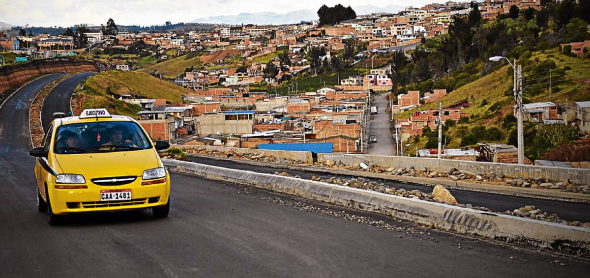 La avenida Julio Robles, al oeste de la ciudad, es asfaltada por el Municipio.