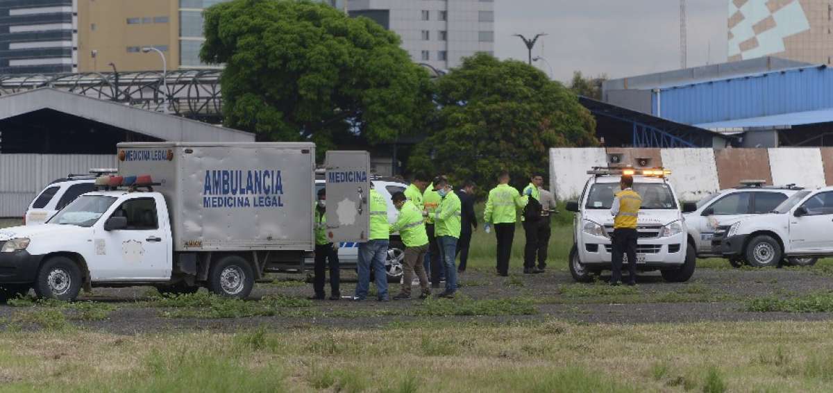 Personal de Criminal&iacute;stica realiza las investigaciones pertinentes tras el suceso.