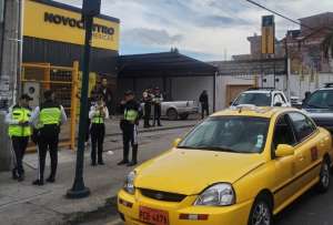 Procedimiento de tr&aacute;nsito termina en pol&eacute;mica por presunta agresi&oacute;n y detenci&oacute;n de un taxista en Cuenca.