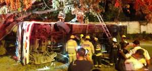 Elementos del BCBG acudieron hasta el lugar del accidente para colaborar en el rescate de los heridos. 