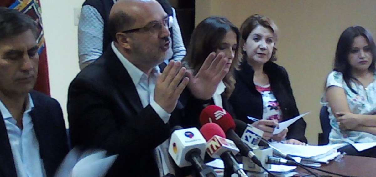 Los concejales de PAIS durante una rueda de prensa. 