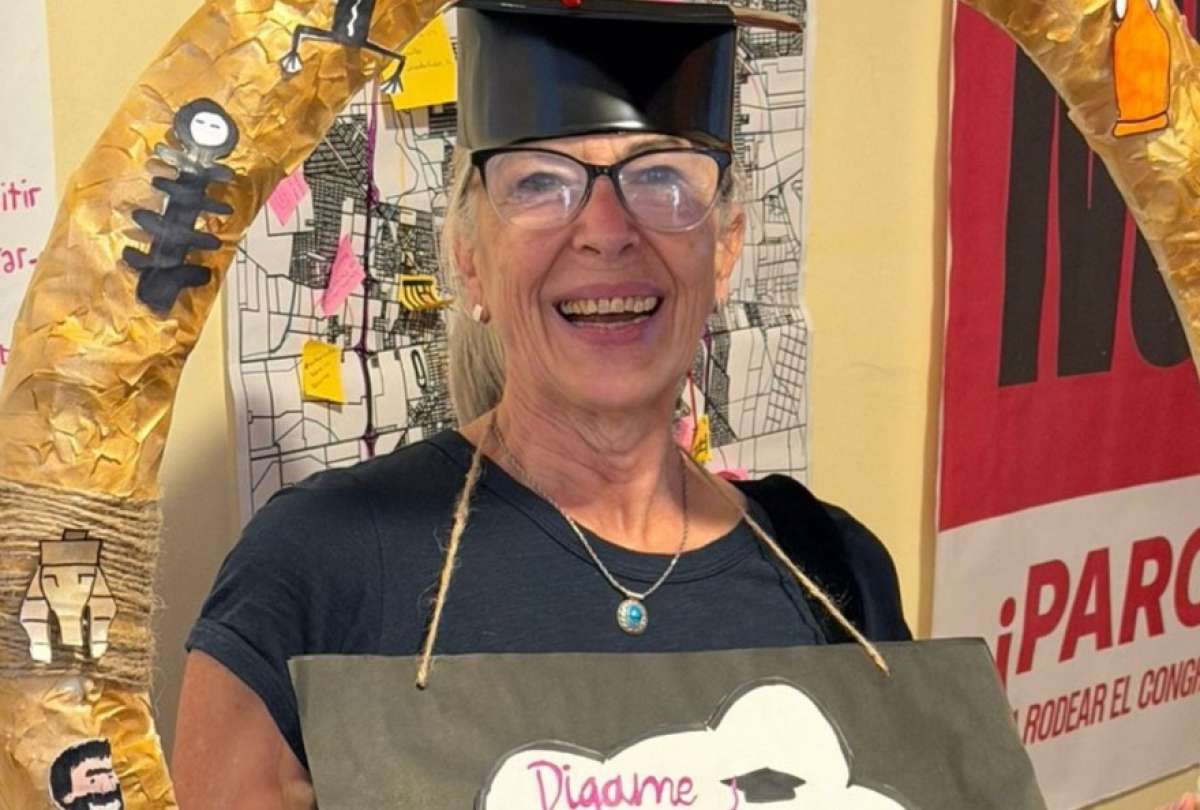 Alicia Sant Toch&oacute;n se gradu&oacute; a los 65 a&ntilde;os tras haber comenzado siete carreras universitarias.