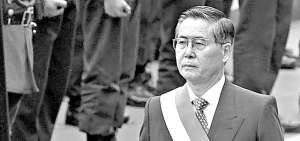 Alberto Fujimori disuelve el Congreso peruano
