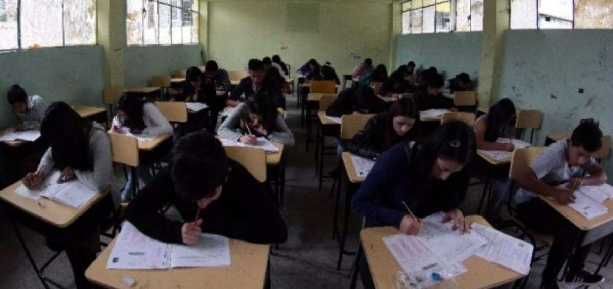 Ministerio aclara a bachilleres rumores sobre examen de ratificaci&oacute;n
