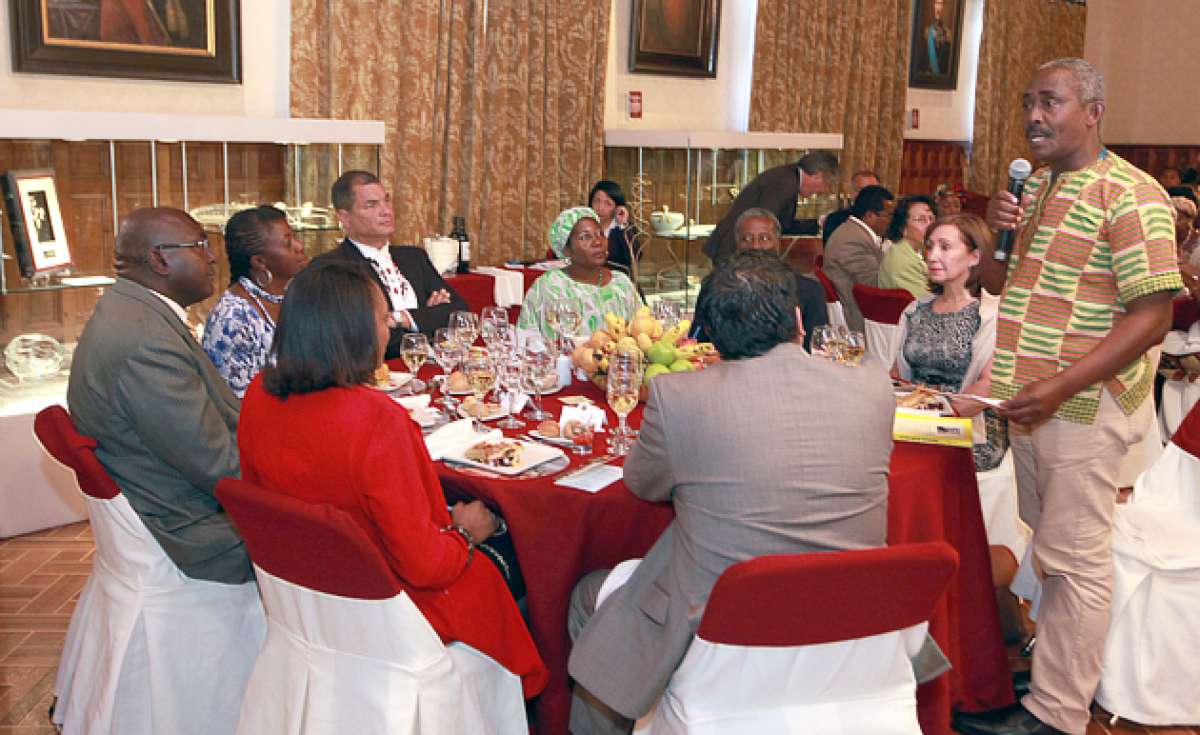 El almuerzo con los grupos afro se desarroll&oacute; en Carondelet y participaron varios ministros de Estado. Foto: Cortes&iacute;a / Presidencia de la Rep&uacute;blica