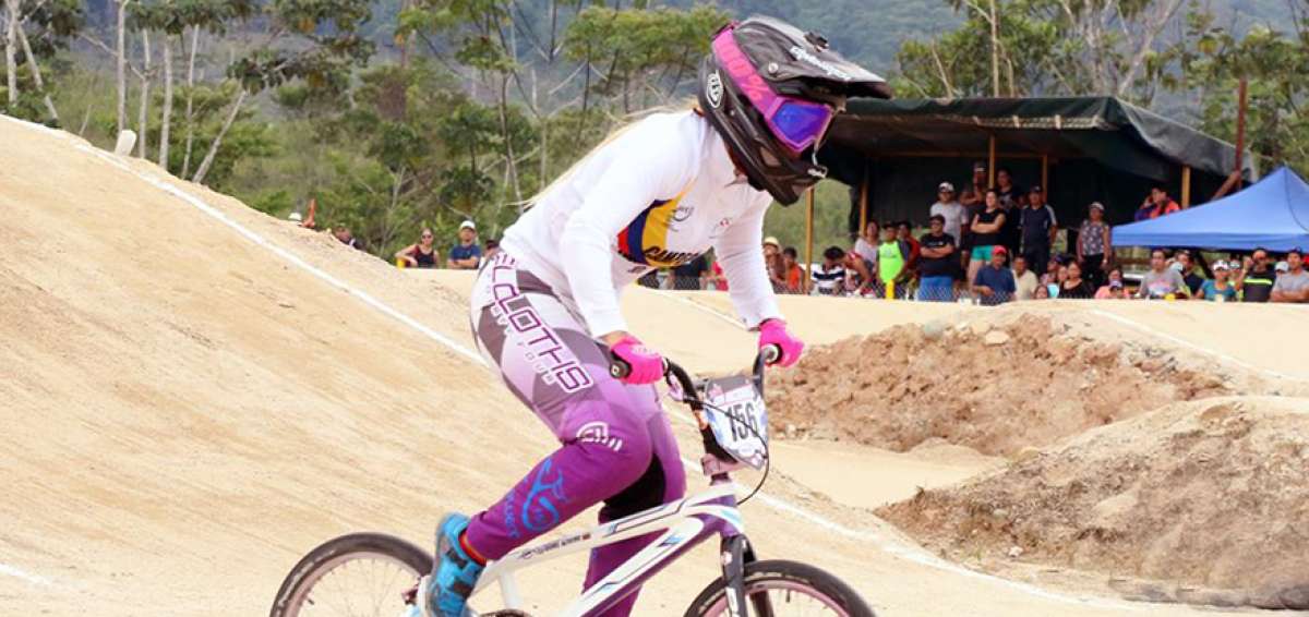 La bicicrosista Dom&eacute;nica Azuero durante su participaci&oacute;n en una prueba del Oriente Amaz&oacute;nico, torneo del calendario internacional de la UCI.