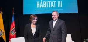 La ministra de Desarrollo Urbano y Vivienda de Ecuador, Mar&iacute;a de los &Aacute;ngeles Duarte, y el canciller ecuatoriano, Ricardo Pati&ntilde;o. 