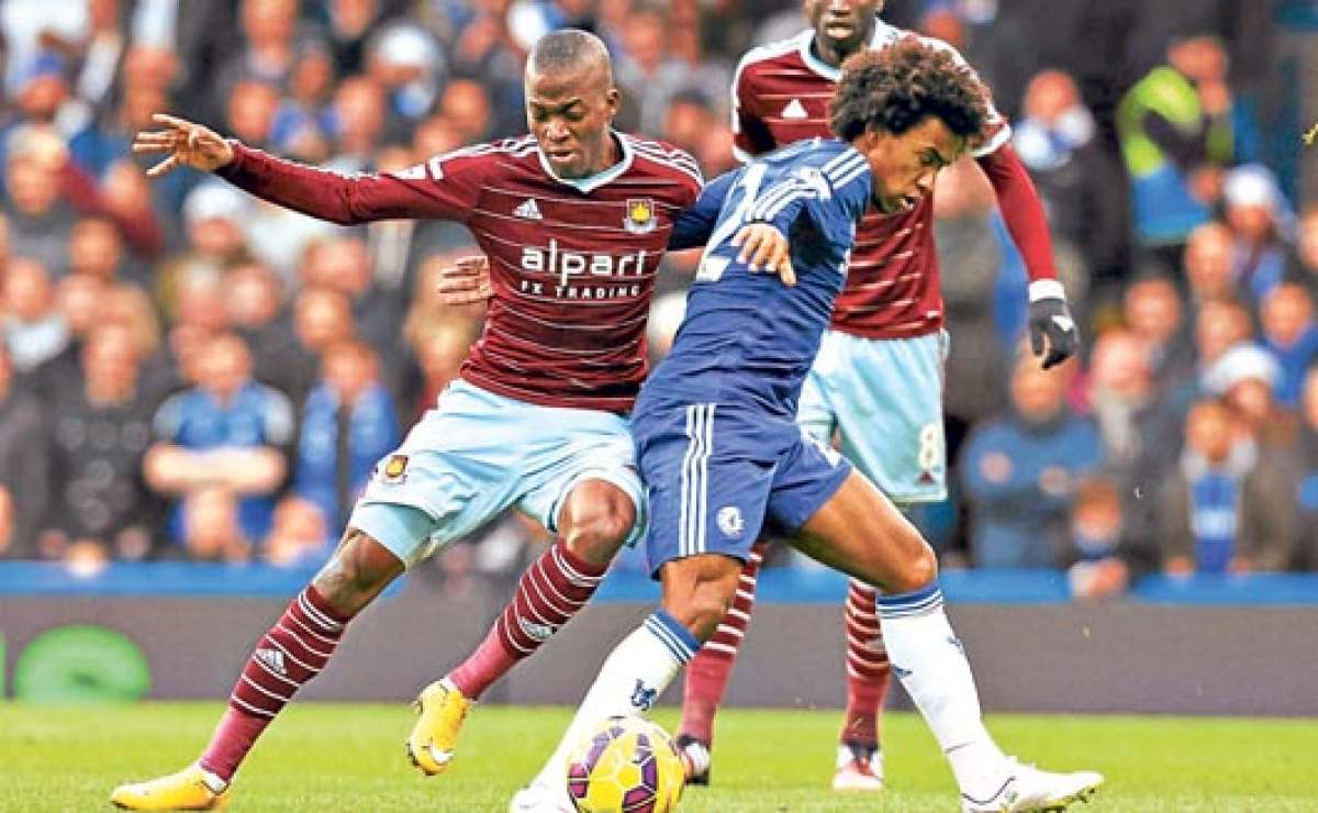 &Eacute;nner Valencia (i) no cont&oacute; con los minutos suficientes para  empujar al West Ham a la victoria. El esmeralde&ntilde;o ingres&oacute; a los 72 minutos por Diafra Sakho. 