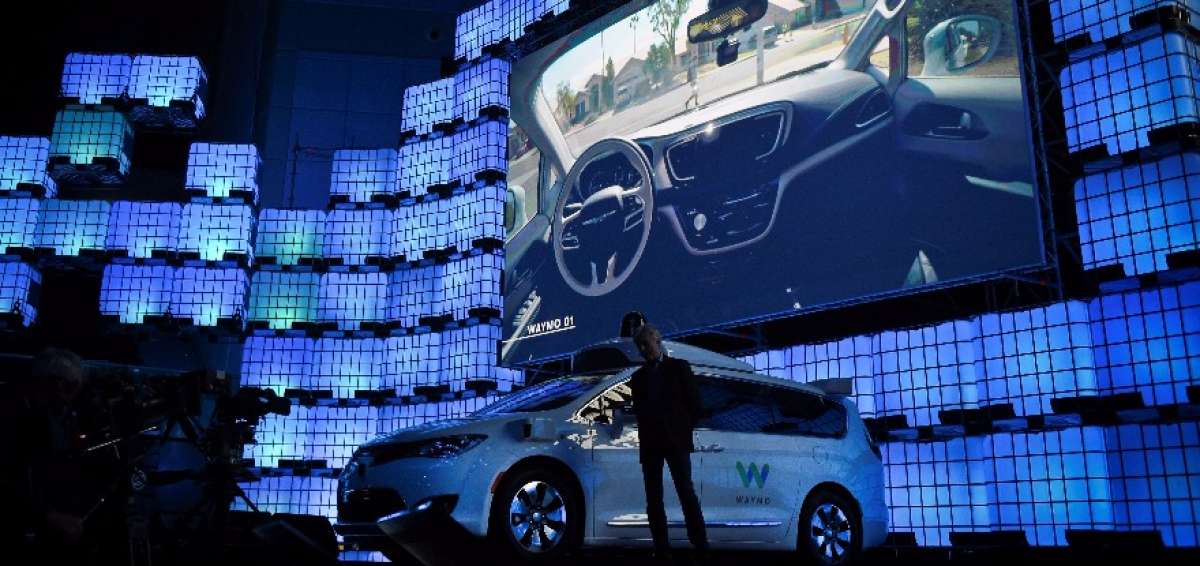 Coches aut&oacute;nomos se lanzan a las carreteras sin conductores