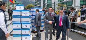 El 11 de septiembre, el Contralor (i) acudi&oacute; a la Asamblea a entregar 43 cajas con informes de auditor&iacute;as.