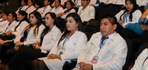 Los becarios acudieron a la ceremonia de bienvenida, en la sede de Unasur, en presencia de las autoridades de Salud y de Senescyt.