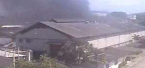 Controlan el incendio en una f&aacute;brica al norte de Guayaquil