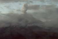 Volcán Cotopaxi emitió una columna de gases y ceniza
