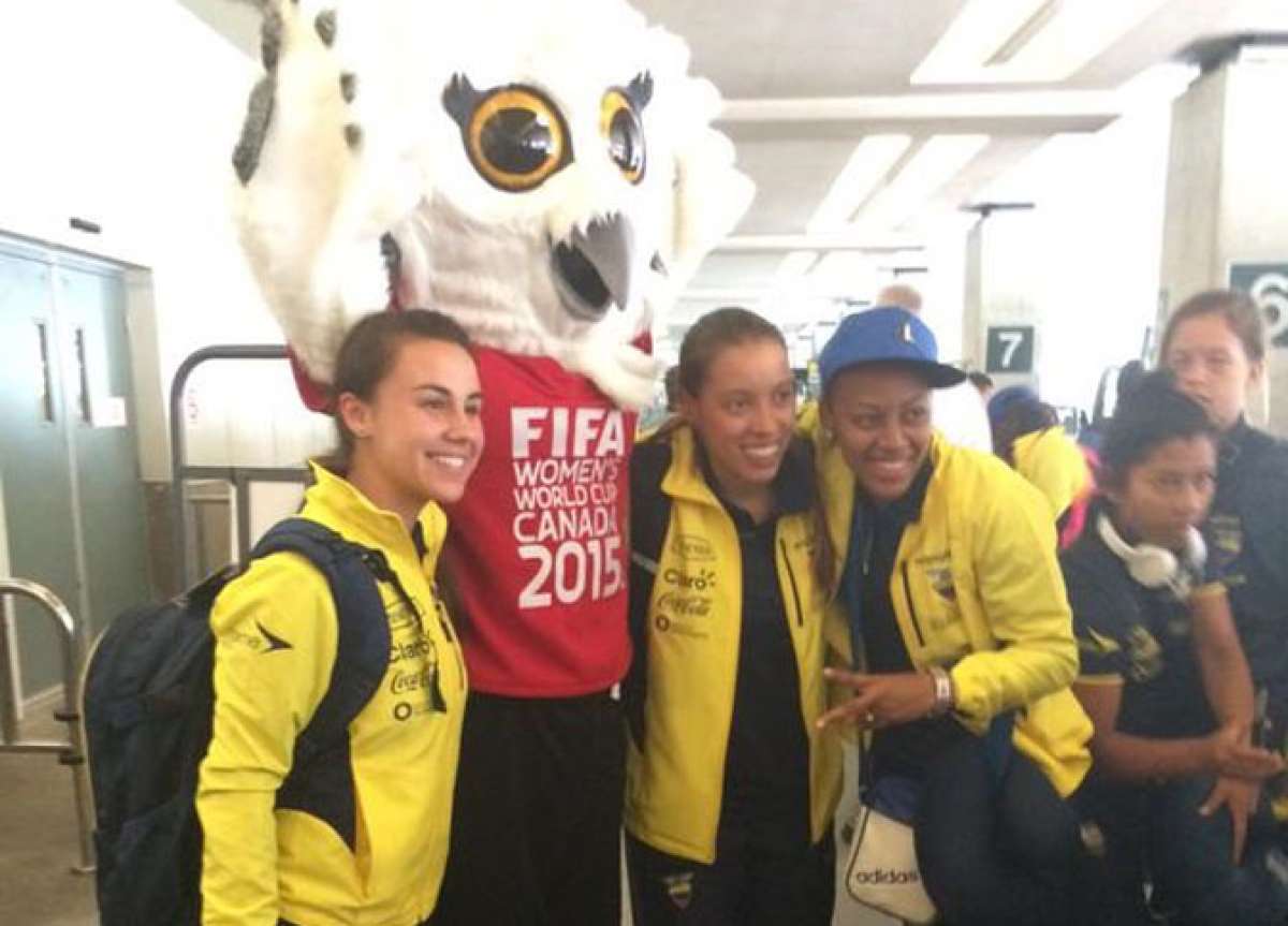 Las seleccionadas fueron recibidas por los ecuatorianos radicados en Canad&aacute;. Foto tomada de la p&aacute;gina de la FEF. 