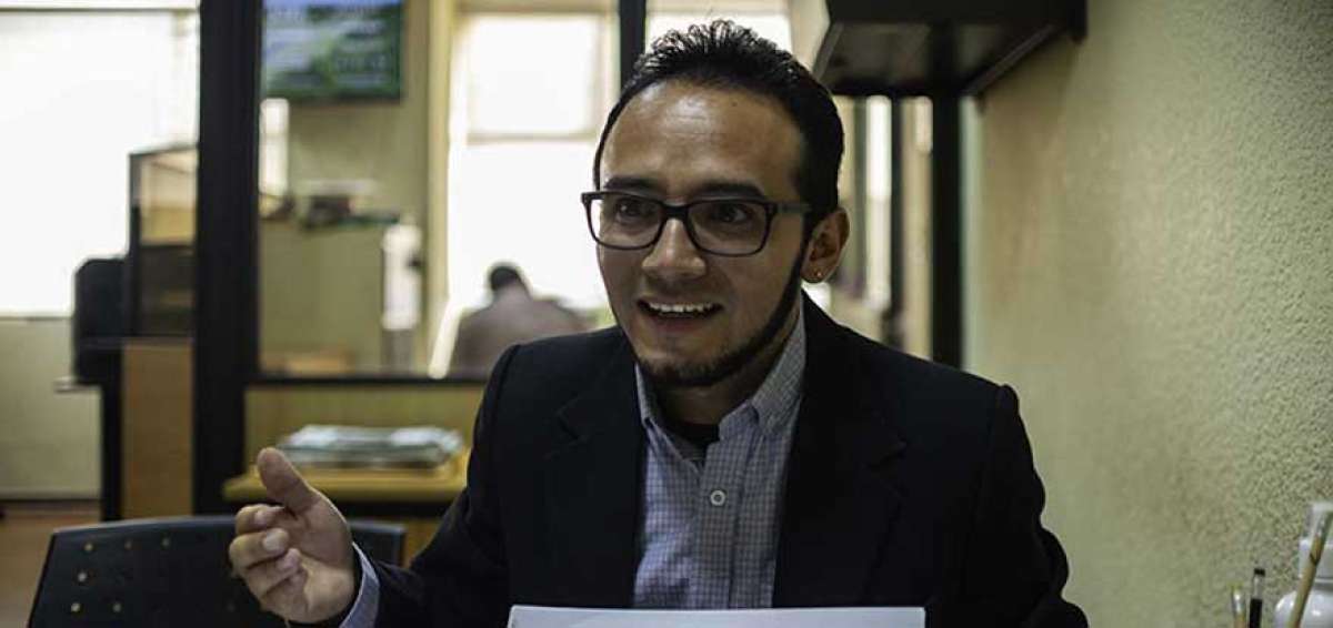 Lenin Rodr&iacute;guez (foto) y su abogado Luigui Garc&iacute;a acudieron ayer a la sede de la Fiscal&iacute;a General para ratificar su denuncia contra Ana Galarza.