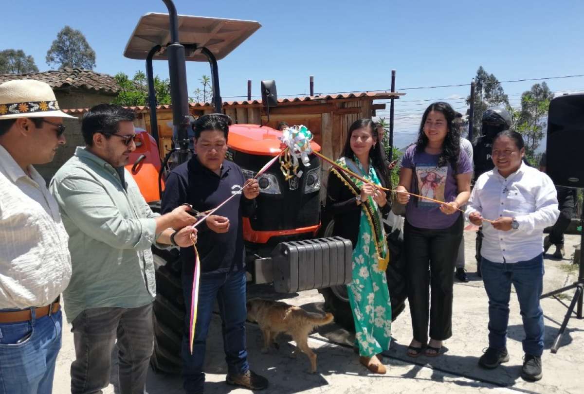 Levantamiento del paro permite entrega de tractores en Otavalo y Urcuquí