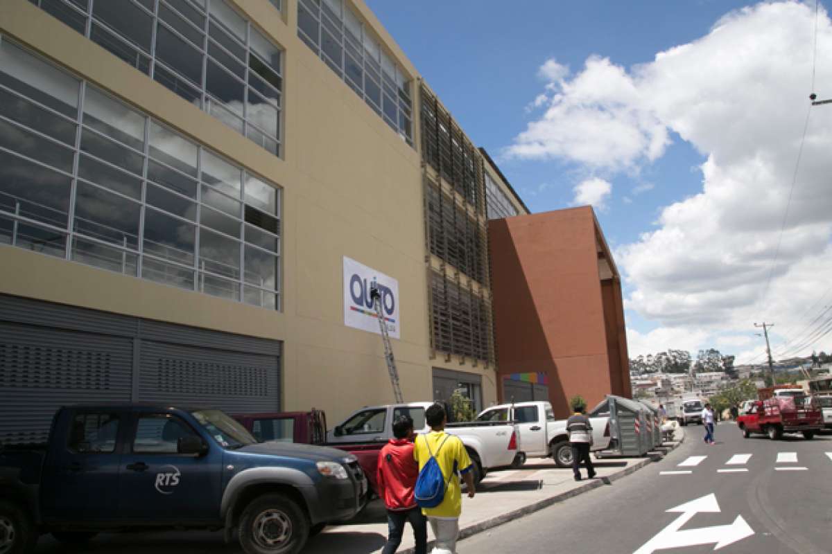 Al Centro de Comercio del Comit&eacute; del Pueblo ser&aacute;n trasladados 395 mercaderes, de los cerca de 500 que laboran en la avenida Jorge Garc&eacute;s. Foto: Mario Egas/ El Tel&eacute;grafo