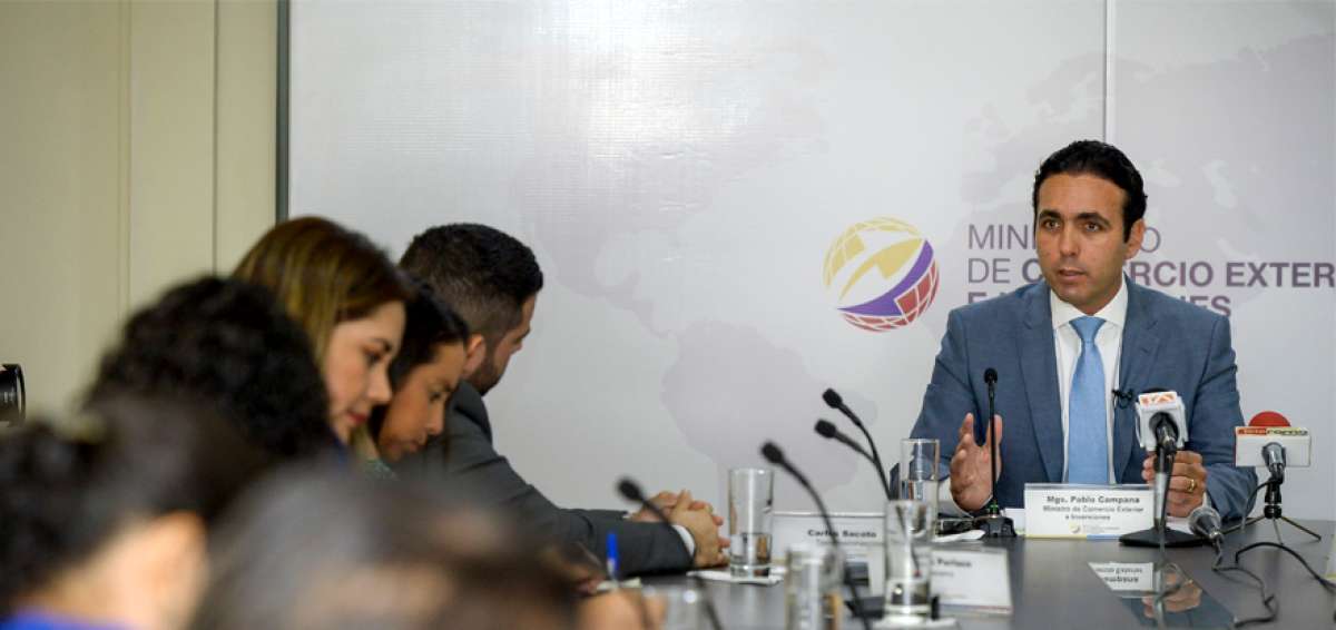 El ministro de Comercio Exterior, Pablo Campana, dialog&oacute; con varios representantes de medios de comunicaci&oacute;n, en Guayaquil.